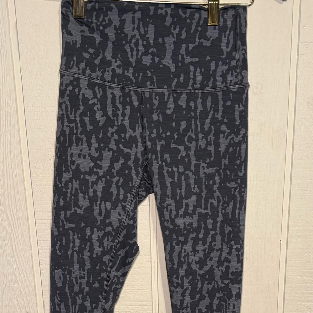 LULULEMON Women’s Gray Camo Leggings  Size 4